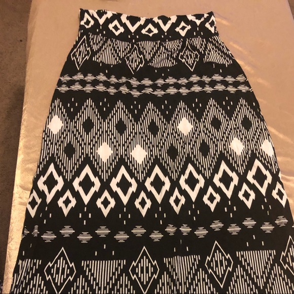 I.N. Studio Dresses & Skirts - Tribal Maxi skirt